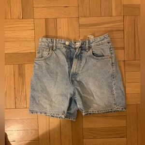 Zara denim shorts. Size 4